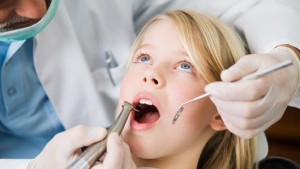 Girl_and_dentist530
